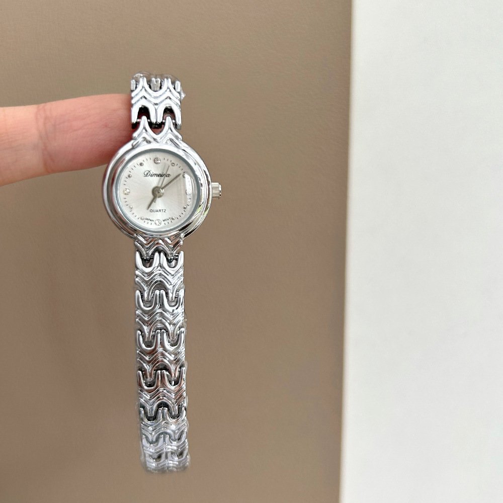Refined Womens Watch For The Modern Niche Woman - Image 4
