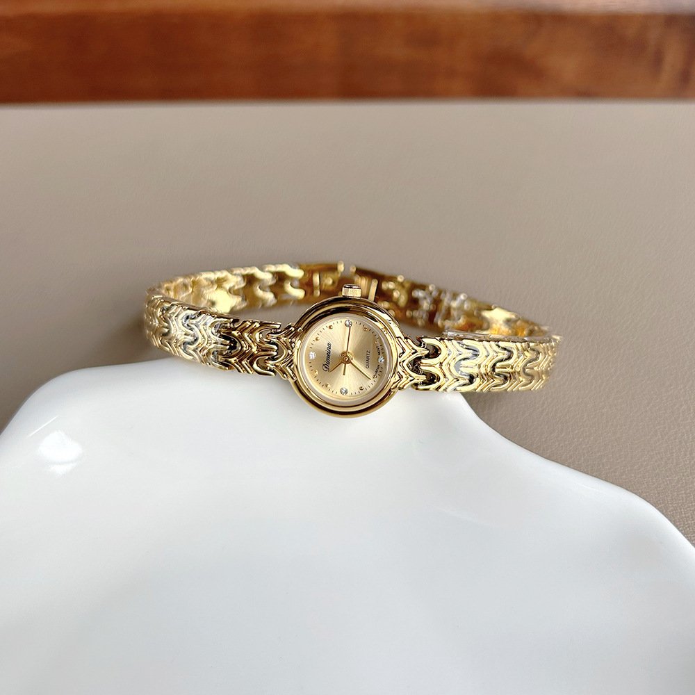 Refined Womens Watch For The Modern Niche Woman - Image 3